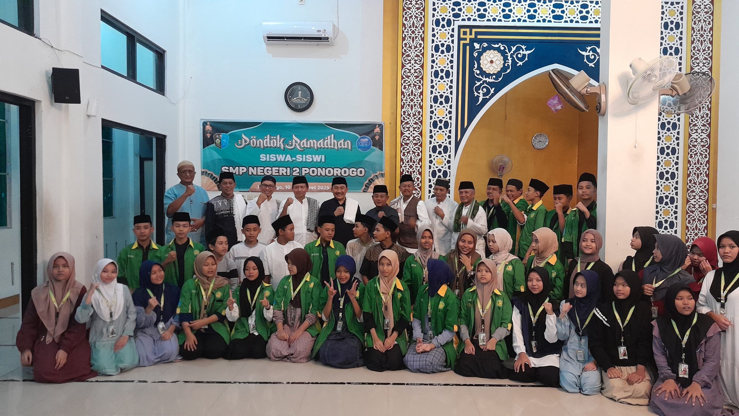 Safari Ramadhan Kepala Dinas Pendidikan, Shalat Tarawih dan Tausiyah di SMPN 2 Ponorogo