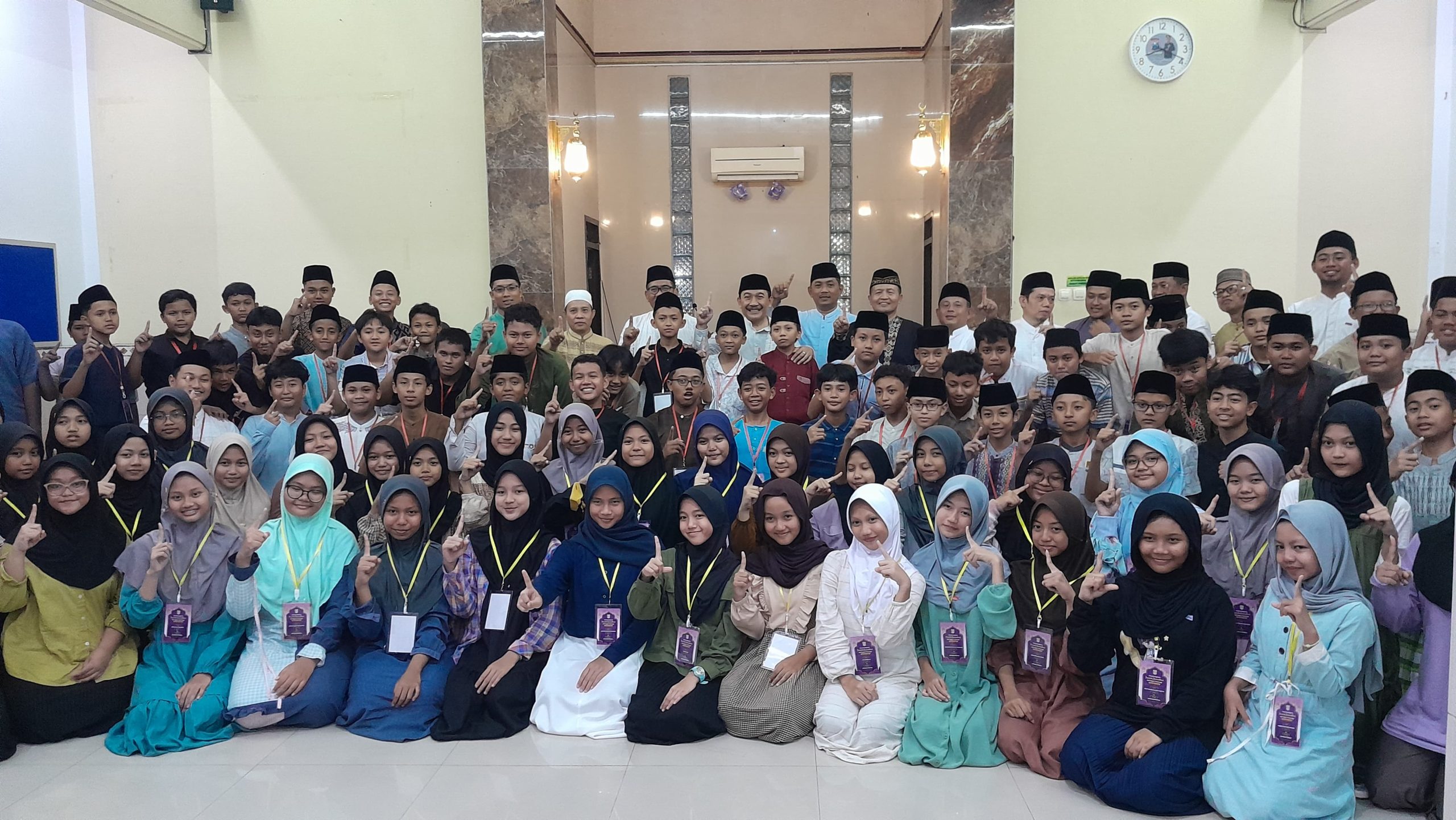 Safari Ramadhan, Kadindik Ikuti Shalat Tarawih Bersama dan Berikan Tausiyah di SMPN 1 Ponorogo