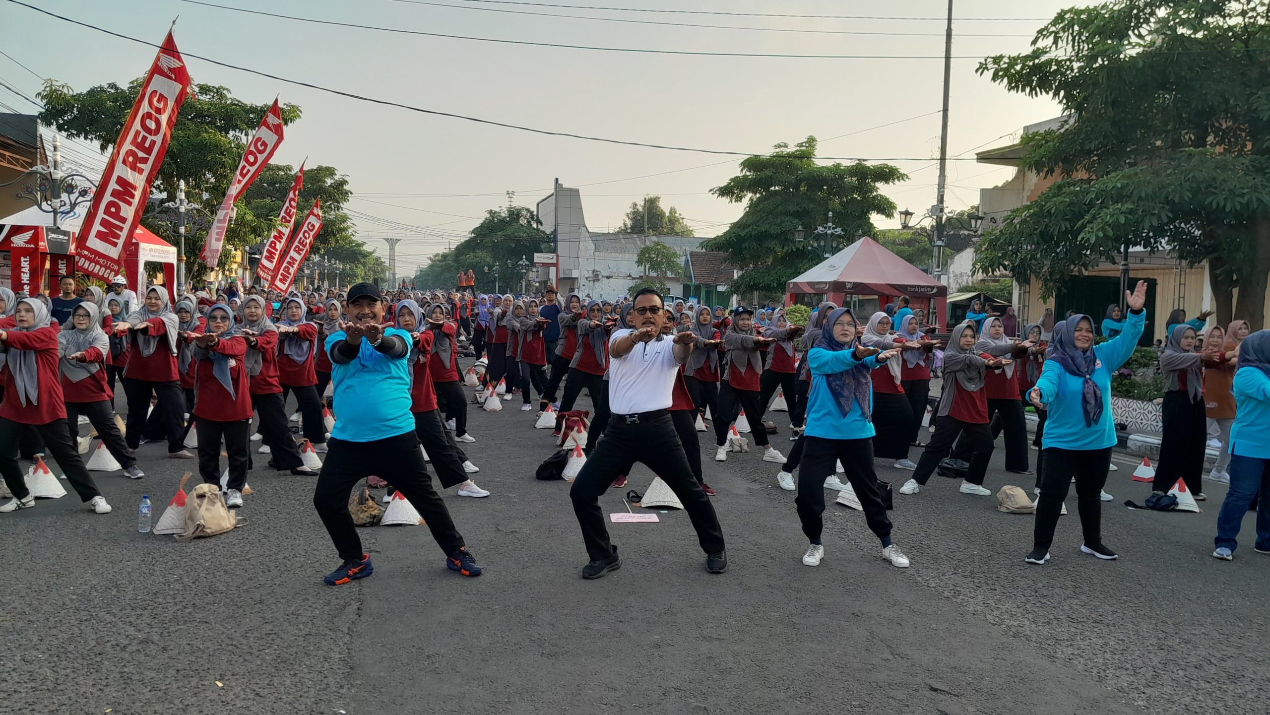 Meriah, Pagelaran Tari Gumebyaring Gunung Gamping Oleh Ribuan Guru PAUD Ponorogo