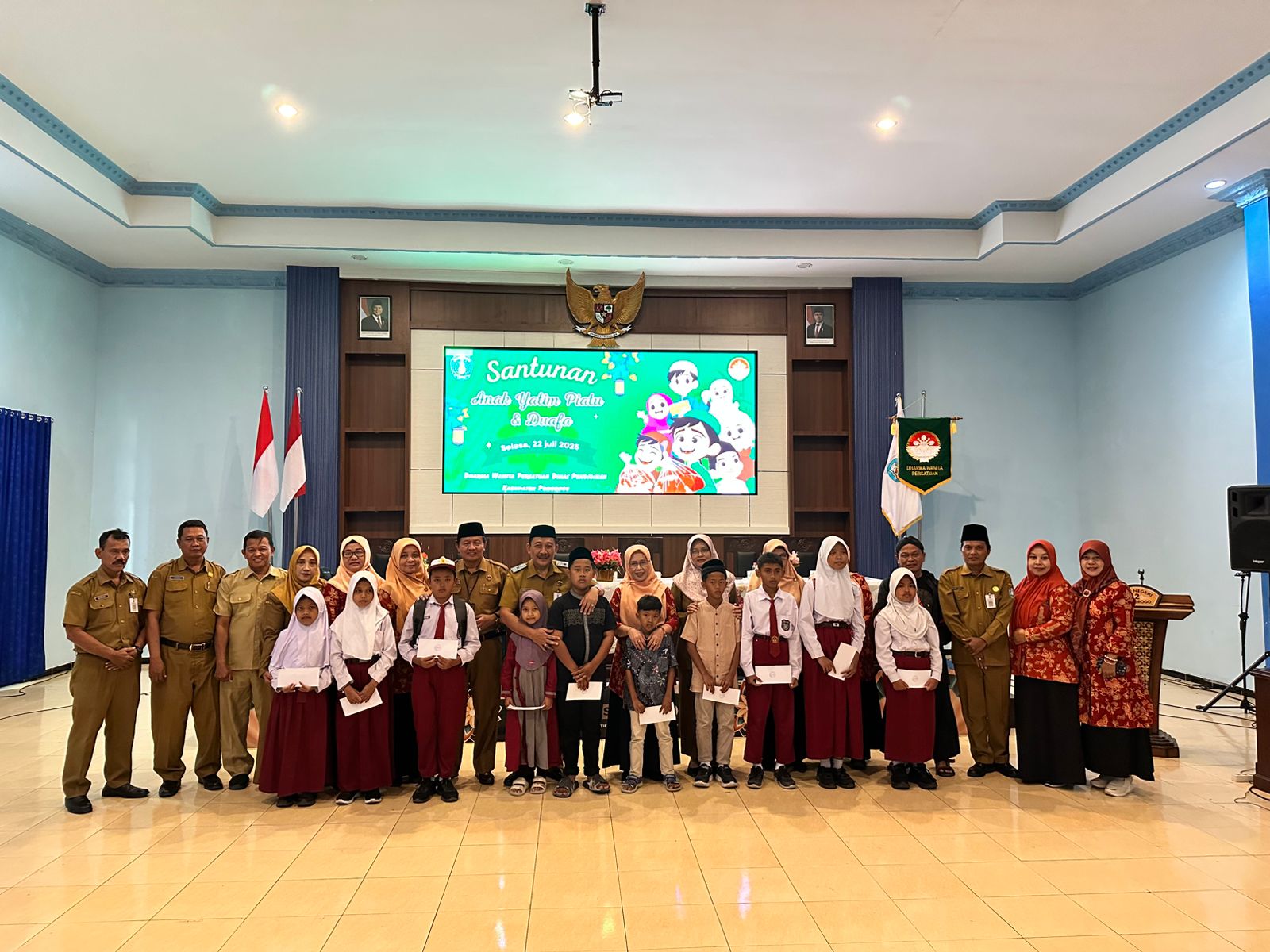 Peduli Anak Yatim Piatu dan Dhuafa, Dharma Wanita Dinas Pendidikan Ponorogo Beri Santunan