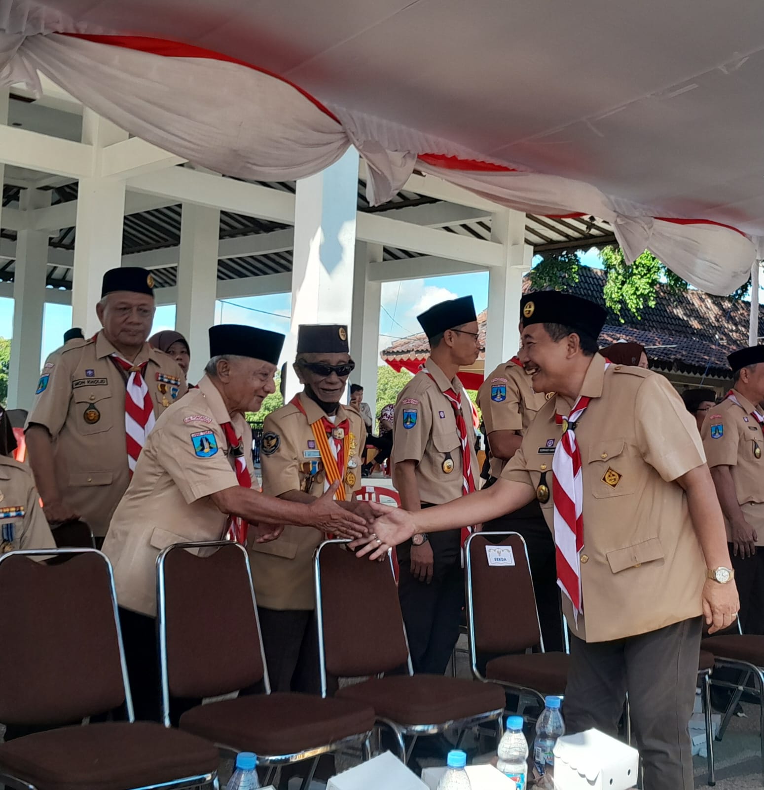 Bersama Ketua Kwarcab Pramuka, Kadindik Saksikan Lomba Parade dan Deville HUT Pramuka ke-64
