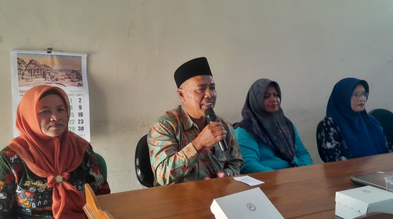 Sekdindik Ponorogo Hadiri Pamitan Purna Tugas Dua Pengawas SD