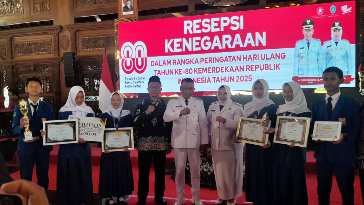 Pelajar SMPN Ponorogo Terima Penghargaan dalam Resepsi Kenegaraan HUT ke-80 RI