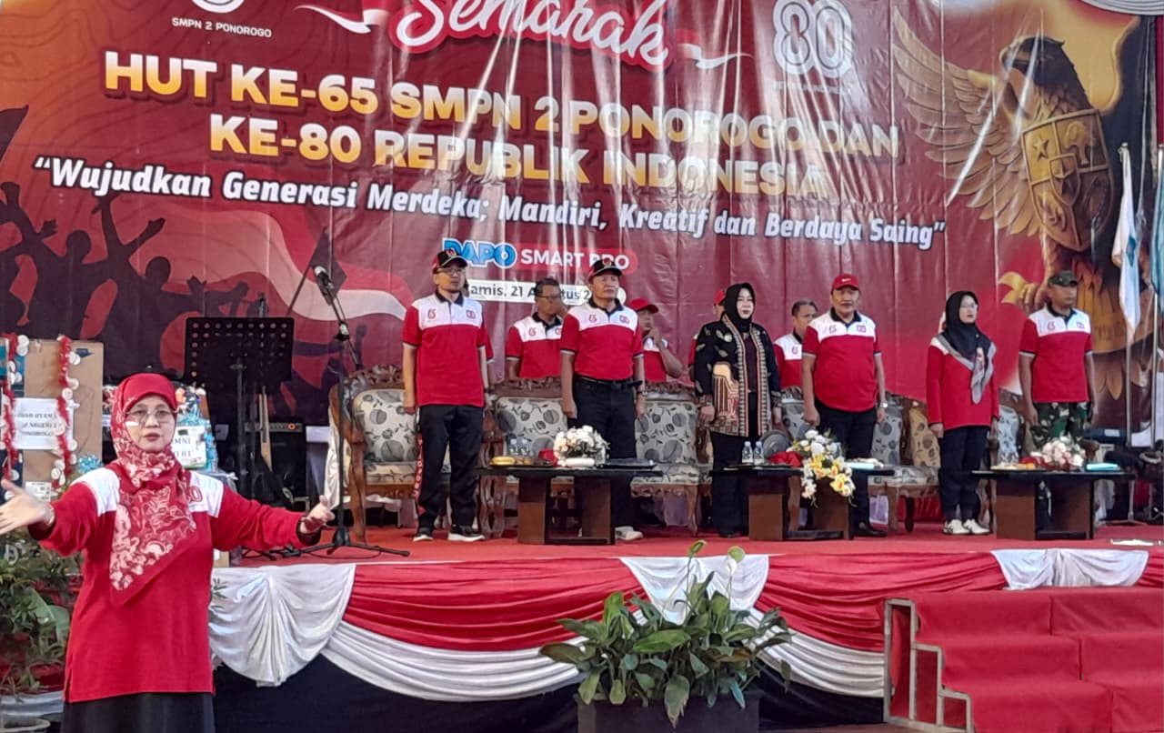 Wabup dan Kadindik Ponorogo Hadiri Semarak HUT ke-65 SMPN 2 dan ke-80 RI