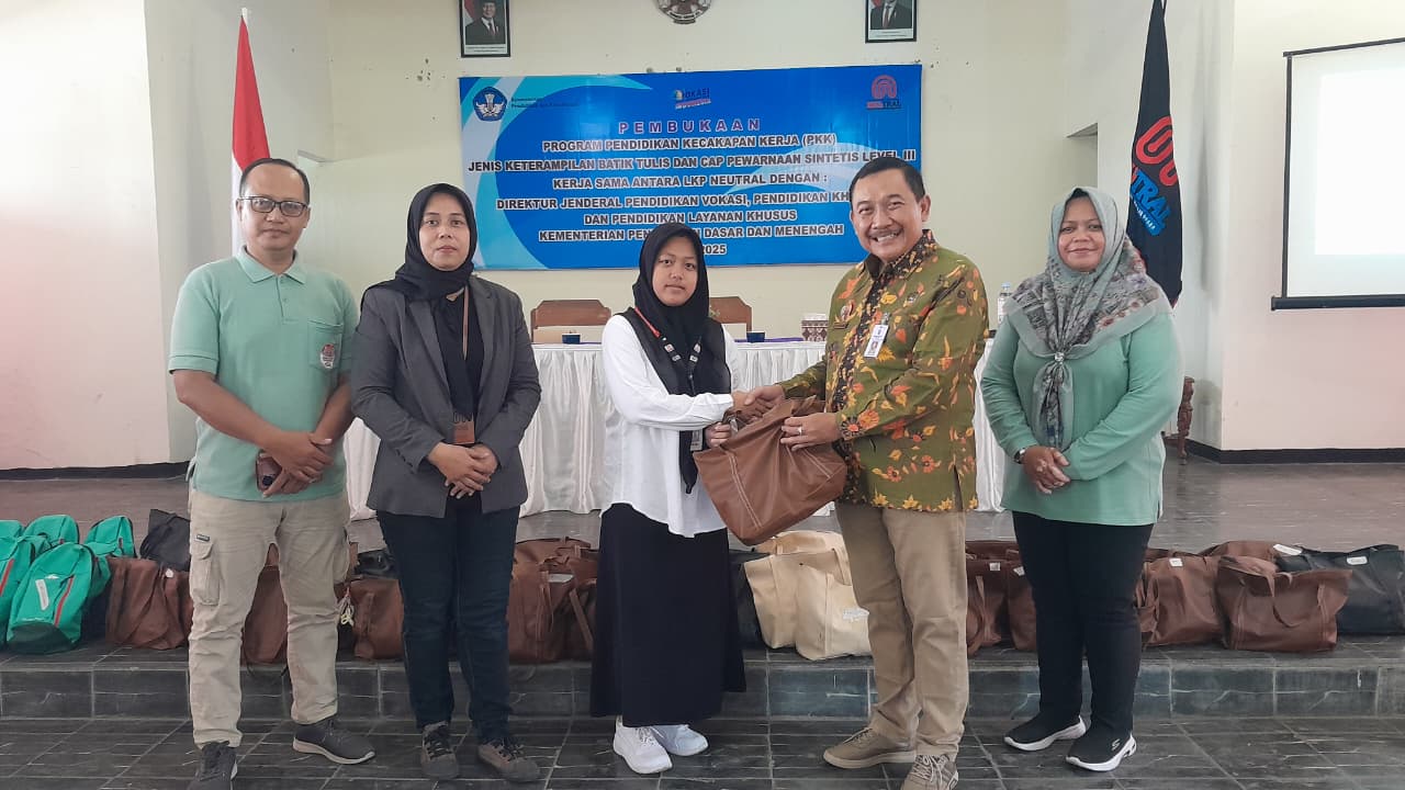 Kadindik Buka PKK Batik Tulis dan Cap Pewarna Sintetis Level III 2025