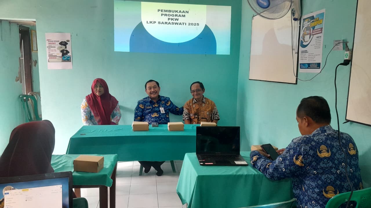 Kadindik Buka Pelatihan Desain Grafis LKP Saraswati 2025