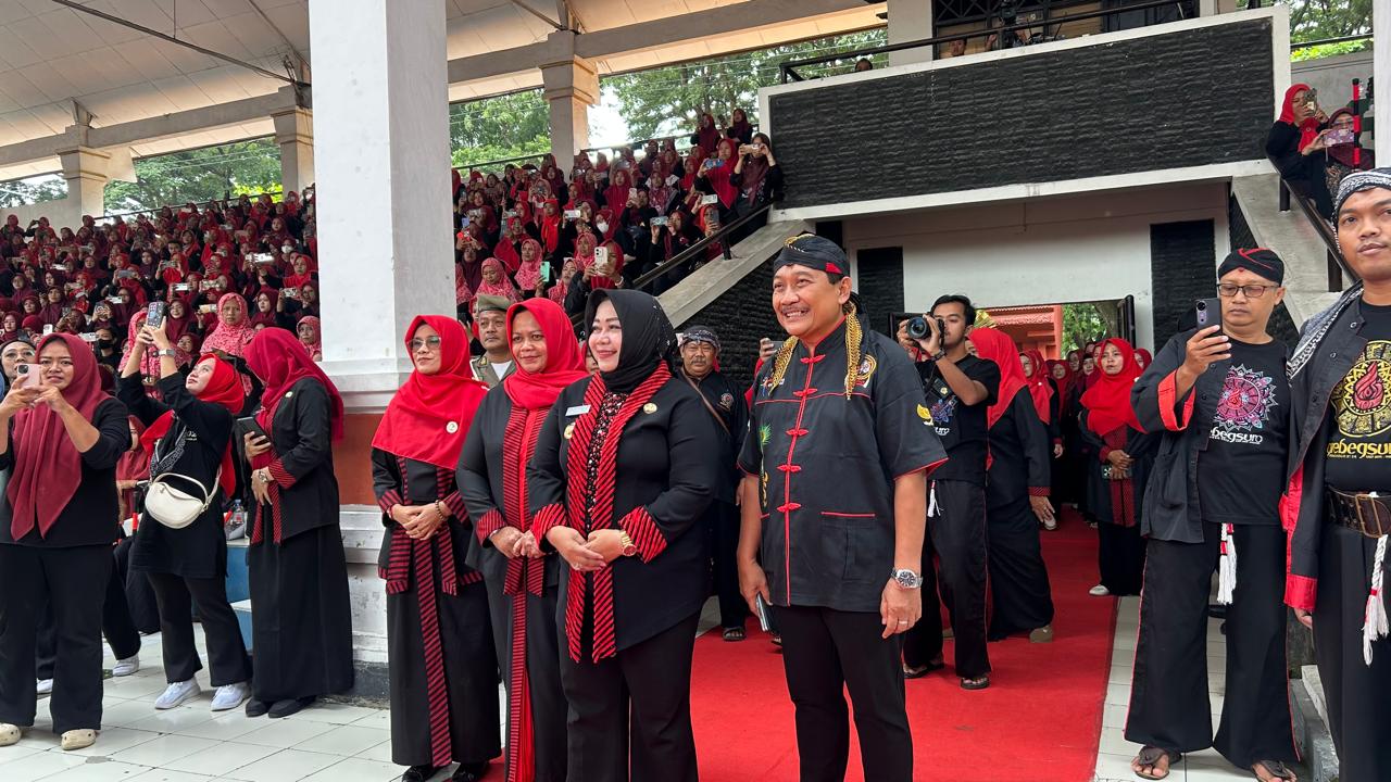 Kadindik Ponorogo Dampingi Plt. Bupati Kab. Ponorogo dalam pengukuhan Bunda PAUD Kecamatan, Kelurahan, Desa dan Pelatihan Tari Gojekan Puthu Warok bagi guru Se-Kabupaten Ponorogo Tahun 2026