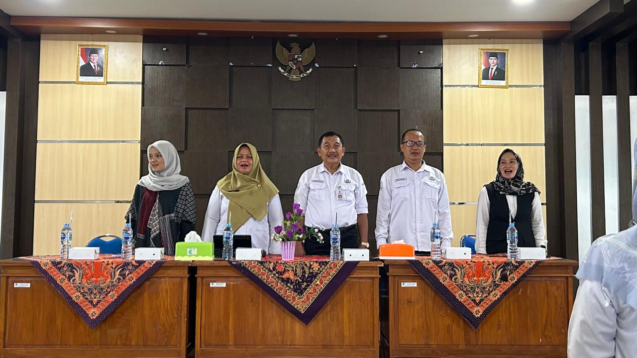 Kepala Dinas Pendidikan Ponorogo Drs. H. Nurhadi Hanuri M.M membuka sosialisasi percepatan penurunan stunting melalui edukasi penyediaan MBG bagi peserta didik kepada kepala sekolah PAUD Se-Kabupaten Ponorogo di Aula Gedung Terpadu Ponorogo, Rabu (04/02/2026).